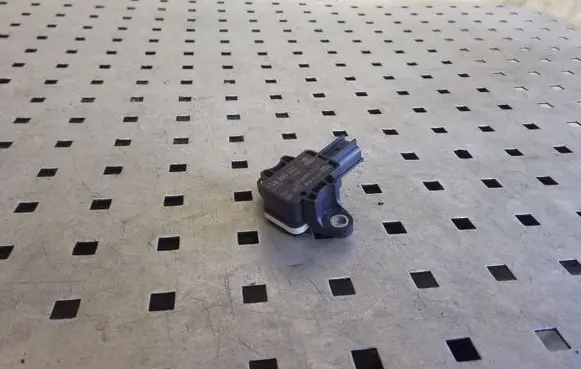 Volkswagen Eos Airbag deployment crash/impact sensor 1Q0955557