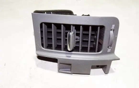 Nissan X-Trail T31 Dash center air vent grill 68750JG00A