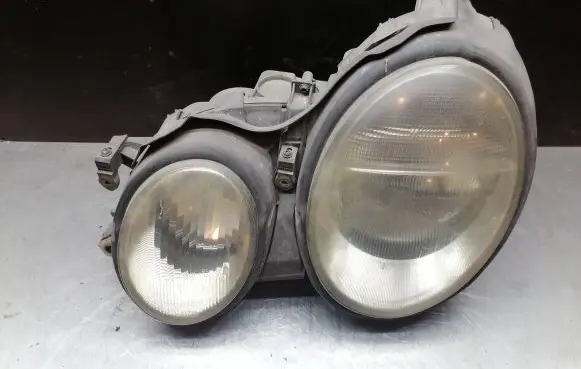 Mercedes-Benz CLK A208 C208 Headlight/headlamp 147551