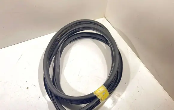 Dodge Durango III Front door rubber seal