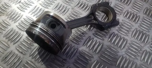 Volkswagen Golf III Piston with connecting rod 030a