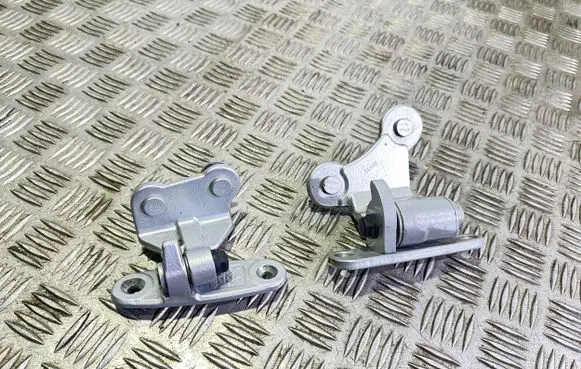 Rear door hinge set