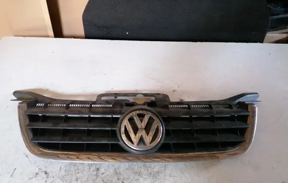 Volkswagen Touran I Front grill 1T0853651
