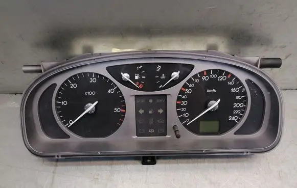 Renault Laguna II Speedometer (instrument cluster) 8200170305