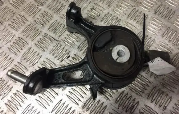 Toyota Avensis T270 Engine mount bracket