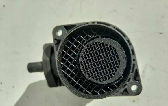 Volkswagen Golf V Mass air flow meter 038906461B 0281002531