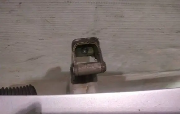 Tailgate/trunk/boot hinge