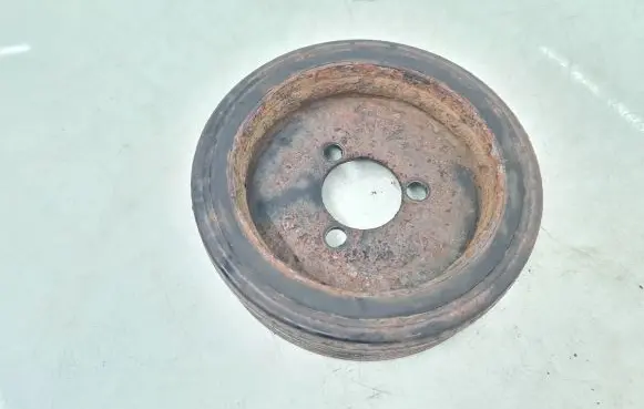 BMW 1 E81 E87 Power steering pump pulley 