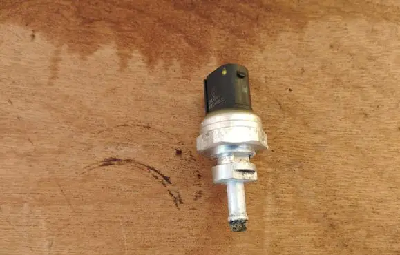 Infiniti EX Exhaust gas pressure sensor H8200443536