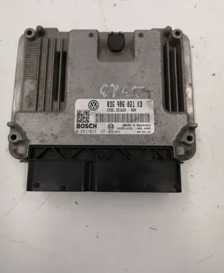 Volkswagen Touran I Engine control unit/module 03G906021KB 0281013195