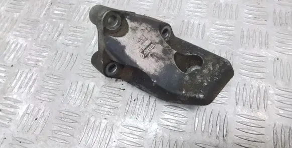 Volvo XC90 Engine mounting bracket 30723938