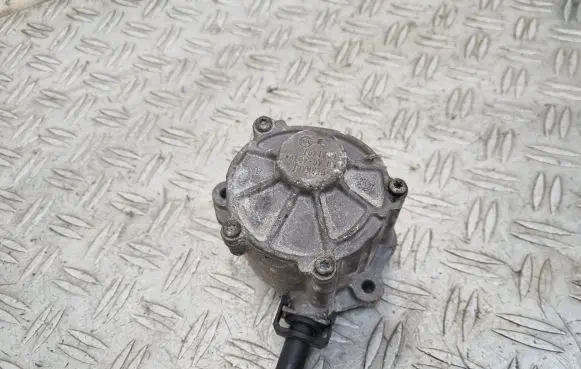 Mercedes-Benz C W204 Vacuum pump GD01497