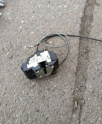 Nissan Note (E11) Front door lock