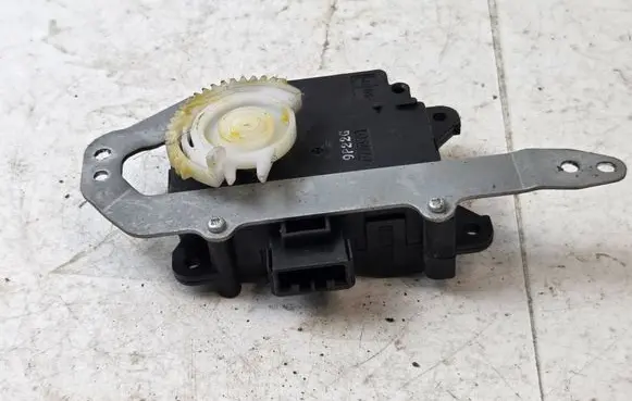 Honda CR-V Air flap motor/actuator 1138003400 9P7681