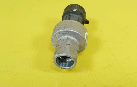 Chevrolet Aveo Air conditioning (A/C) pressure sensor 2CP452