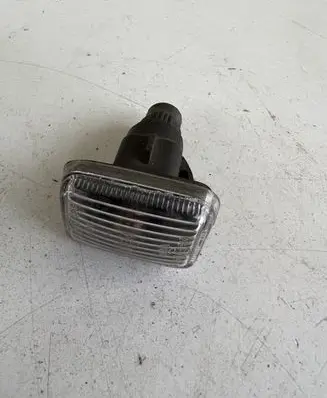 Land Rover Range Rover P38A Front fender indicator light 015E11677 015E1167