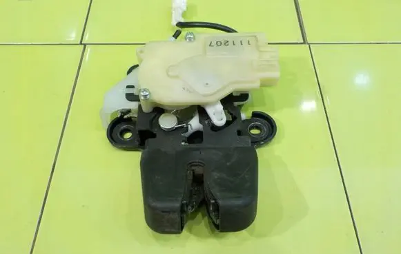 Honda Insight Tailgate exterior lock 111208