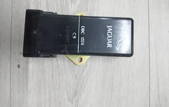 Jaguar XJ X40 Central locking relay DBC1554