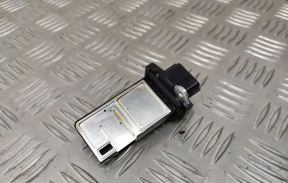 Nissan Juke I F15 Mass air flow meter 226807S00B