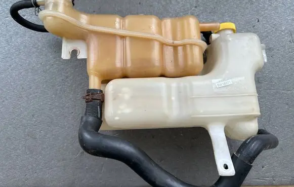 Nissan Patrol Y61 Coolant expansion tank/reservoir 21711VB800