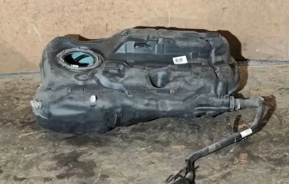 Fiat 500X Fuel tank XU161960618 51965159