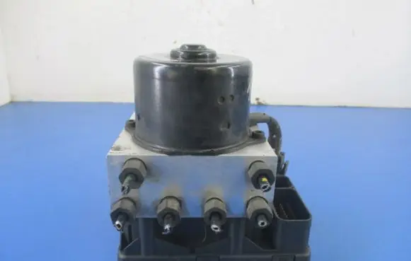 Chrysler Grand Voyager IV ABS Pump P04721427AK
