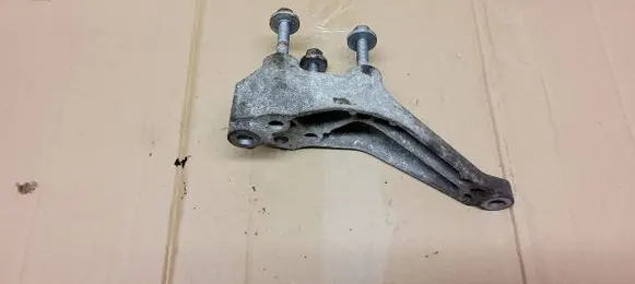 Opel Insignia A Engine mounting bracket 13228256
