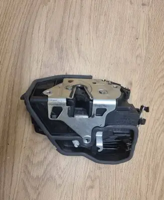 BMW 4 F32 F33 Front door lock 7229458 053702