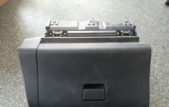 Nissan Leaf I (ZE0) Glove box 685203NF0A
