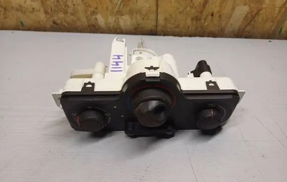 Renault Clio III Climate control unit 030967W