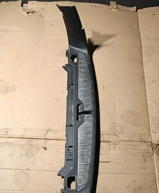Trunk/boot sill cover protection