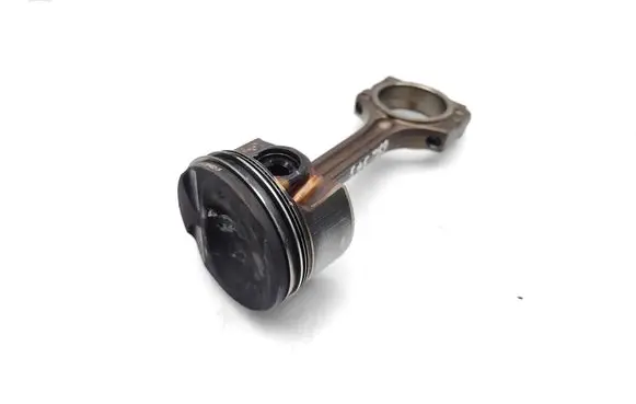 Nissan Pulsar Piston with connecting rod HRA2DDT