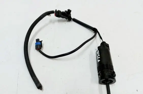 Tesla Model 3 Windscreen/windshield washer pump 111016400B