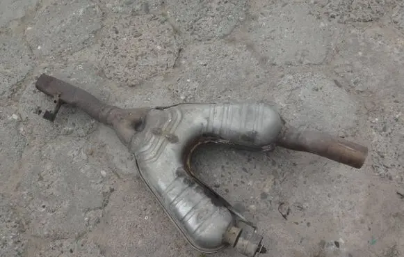 BMW 5 E39 Middle muffler/silencer 1437650