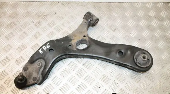 Toyota Avensis T270 Front lower control arm/wishbone
