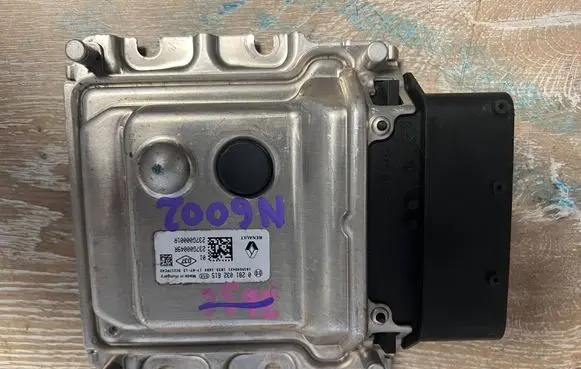 Peugeot 208 I Gearbox control unit/module 810000946