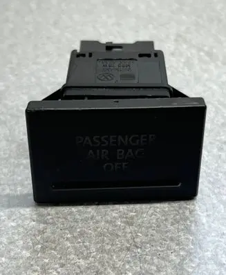Volkswagen Touareg I Passenger airbag on/off switch ---