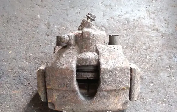 Toyota Avensis T220 Front brake caliper