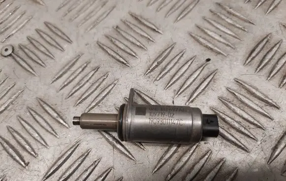 Audi Q3 F3 Camshaft vanos timing valve 06E103697AE