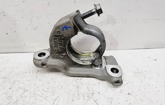 Opel Mokka B Driveshaft support bearing bracket 9830210680