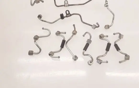 Renault Laguna III Fuel injector supply line/pipe 