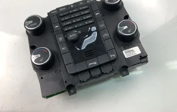 Volvo V70 Climate control unit 30795271