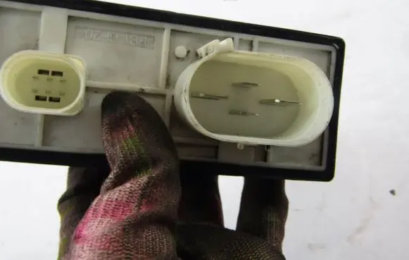 Volkswagen Polo V 6R Fan control module 