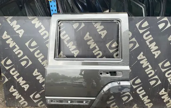 Jeep Commander Rear door