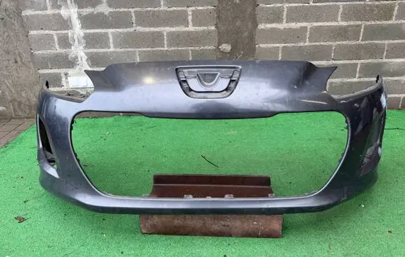 Peugeot 308 Front bumper 