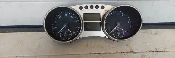 Mercedes-Benz ML W164 Speedometer (instrument cluster)