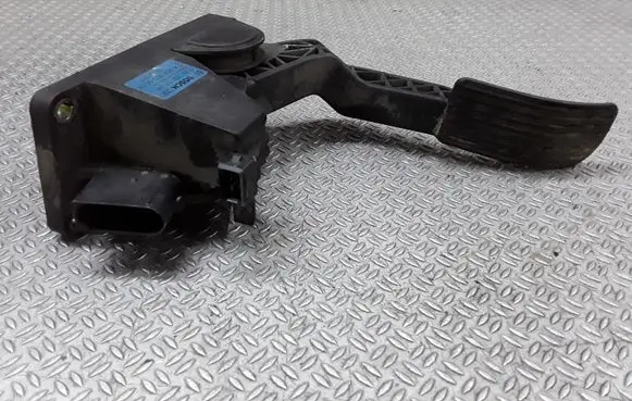 Mercedes-Benz Vito Viano W638 Accelerator throttle pedal A9013000504