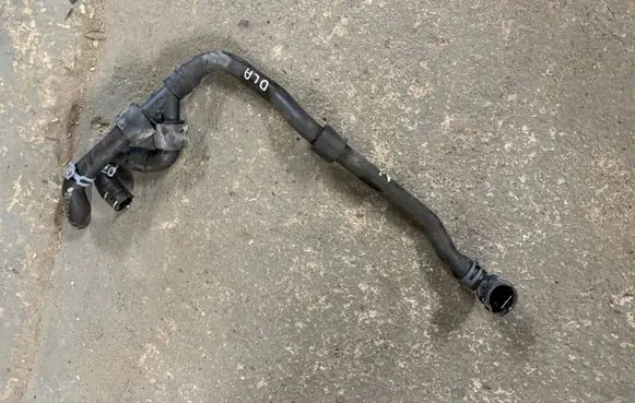 Engine coolant pipe/hose