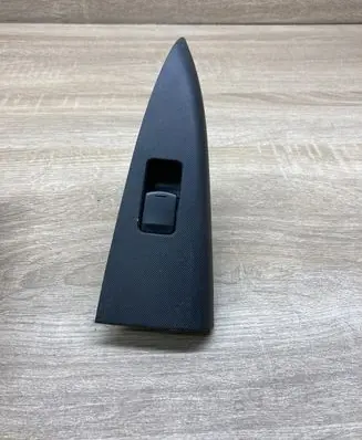 Nissan Note (E11) Electric window control switch 829619010A