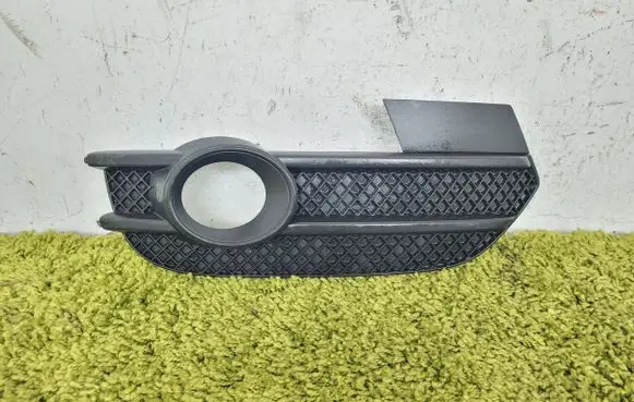 Audi Q3 8U Front fog light trim/grill 8u0807682a